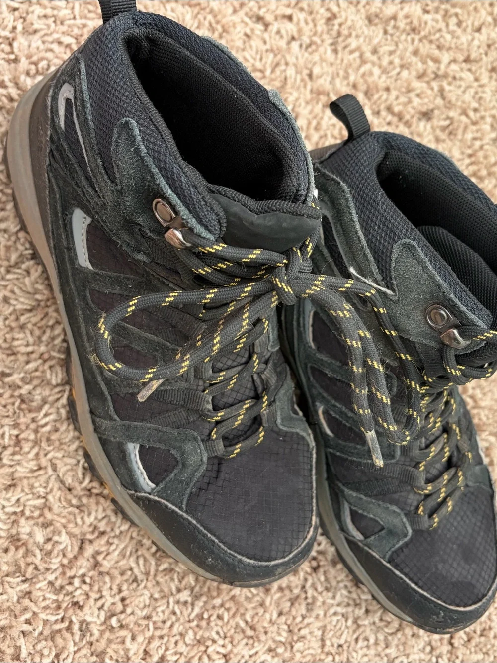 High Sierra Big Kids Black Hiking Boots - size 5
